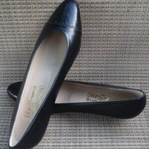 Salvatore Ferragamo Black Leather Low Heel Pumps Size 8.5B Italy, Classic 1.5"